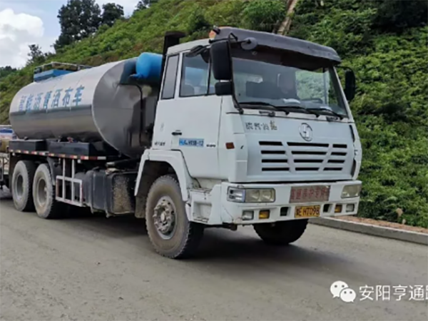 我公司廣東河惠莞項(xiàng)目透層、封層試驗(yàn)段完成